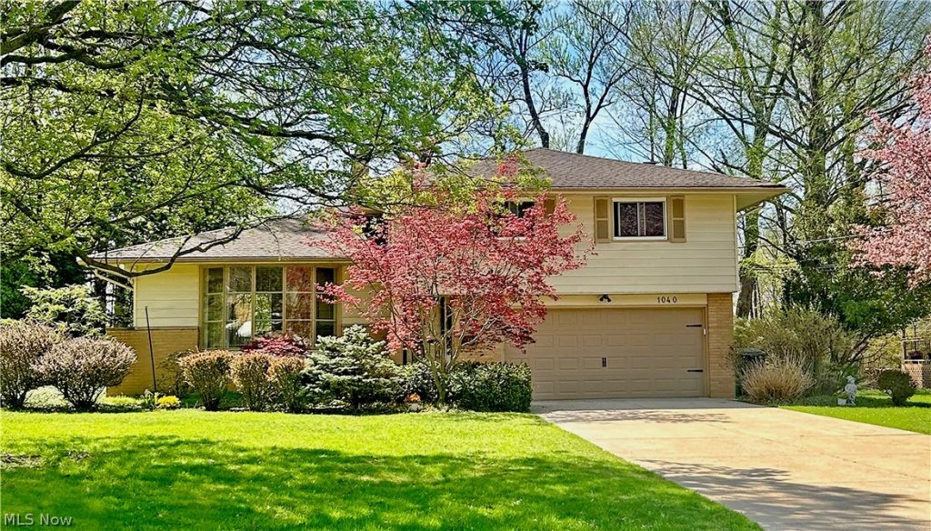 1040 Rose Boulevard, Highland Heights, OH