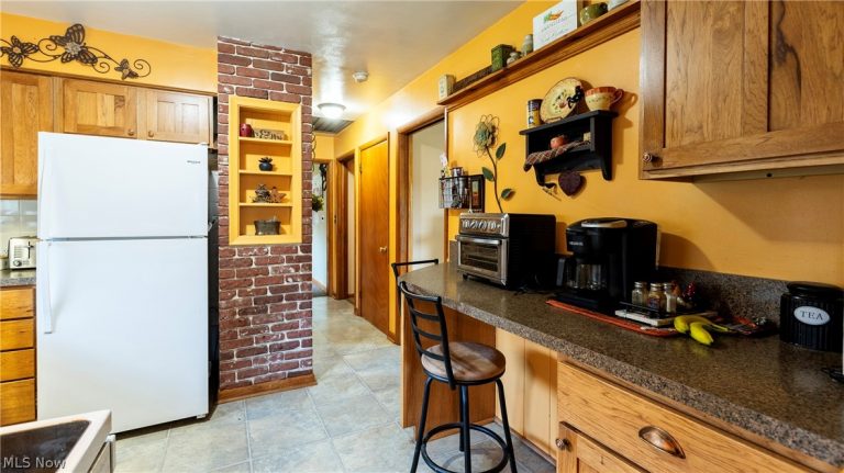 3720 Carl Street, Uniontown, OH - Photo 2