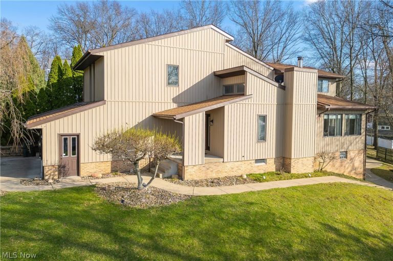 5124 Beachview Circle, Canton, OH - Photo 8