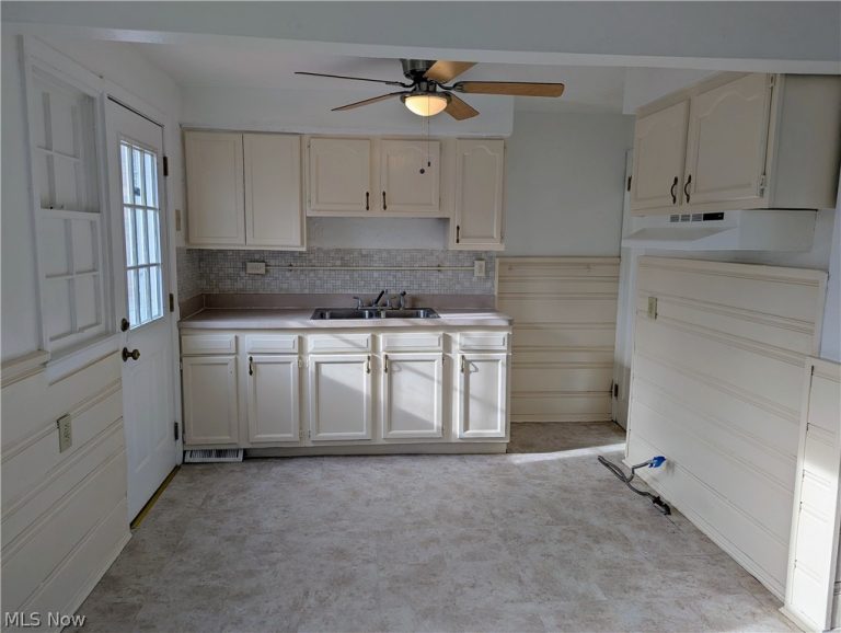 1492 250th Street, Euclid, OH - Photo 3