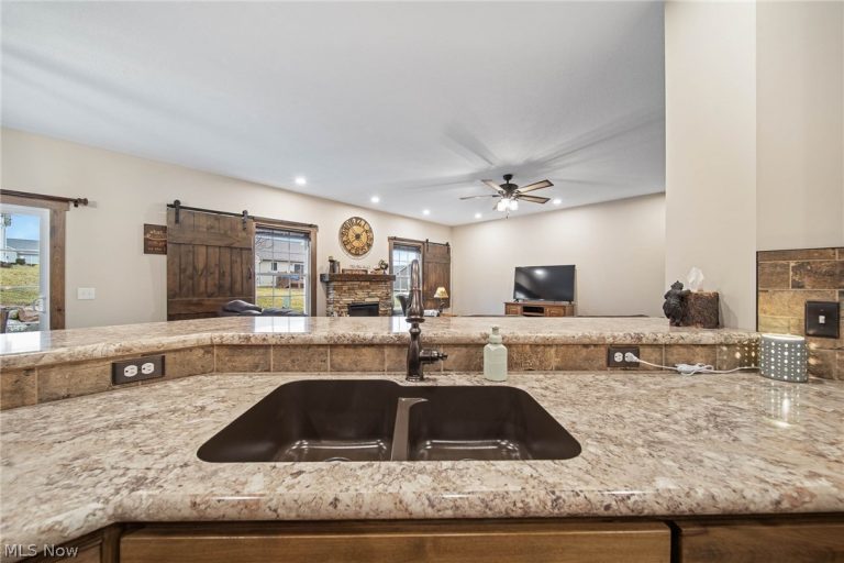31 Shannon Drive, Apple Creek, OH - Photo 4
