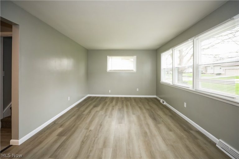 726 Artesian Avenue, Newton Falls, OH - Photo 8
