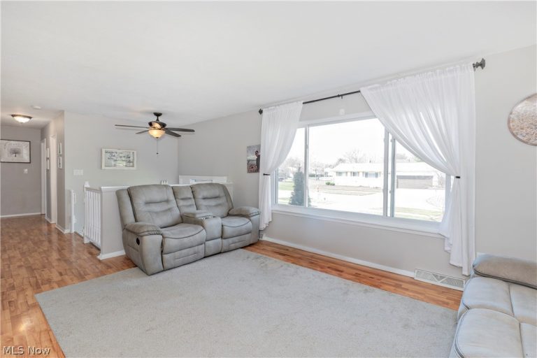 3529 Hunter Drive, North Olmsted, OH - Photo 4