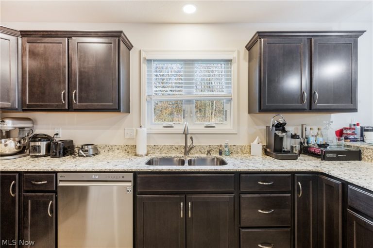 1254 Cross Drive, Austintown, OH - Photo 8
