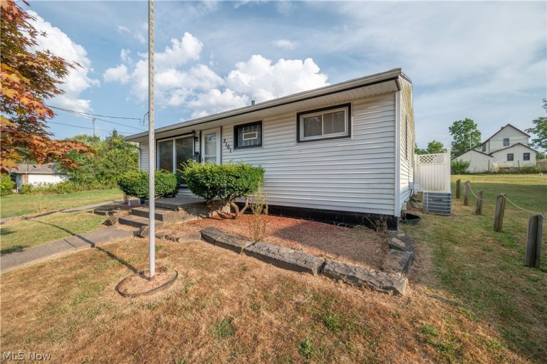 2101 Cherry Hill Avenue, Youngstown, OH - Photo 2