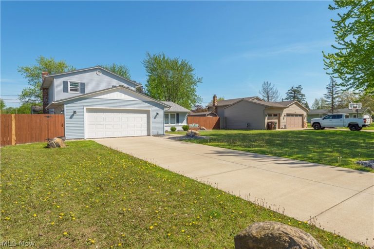 404 Oaknoll Drive, Amherst, OH - Photo 3