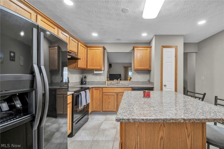 12804 Heritage Trail, North Royalton, OH - Photo 5