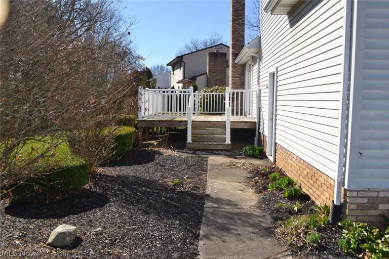 6566 Hythe Street, Canton, OH - Photo 6