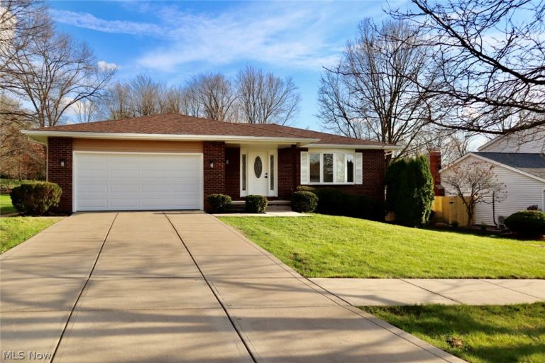 4631 Coral Gables Drive, Parma, OH - Photo 2
