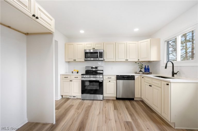 1833 Carlene Avenue, Massillon, OH - Photo 6