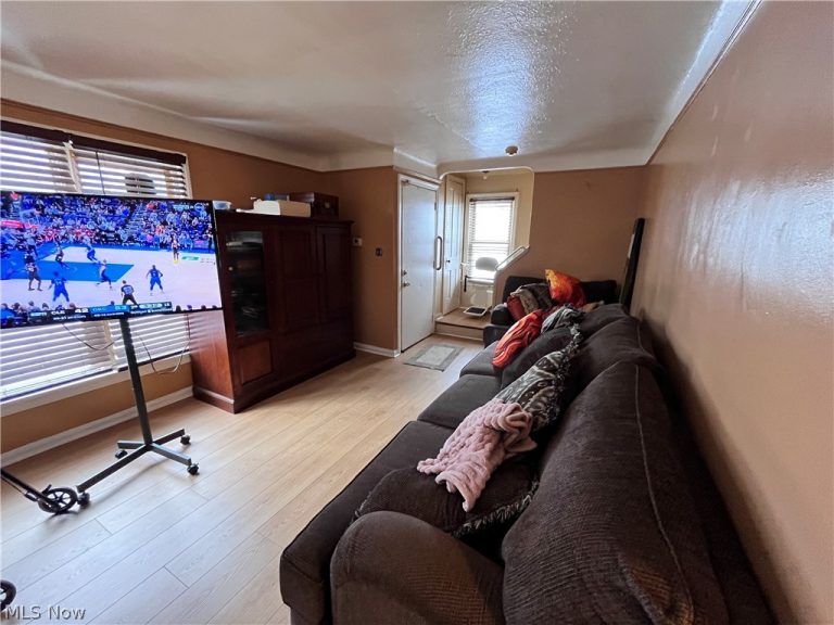 16512 Stockbridge Avenue, Cleveland, OH - Photo 6