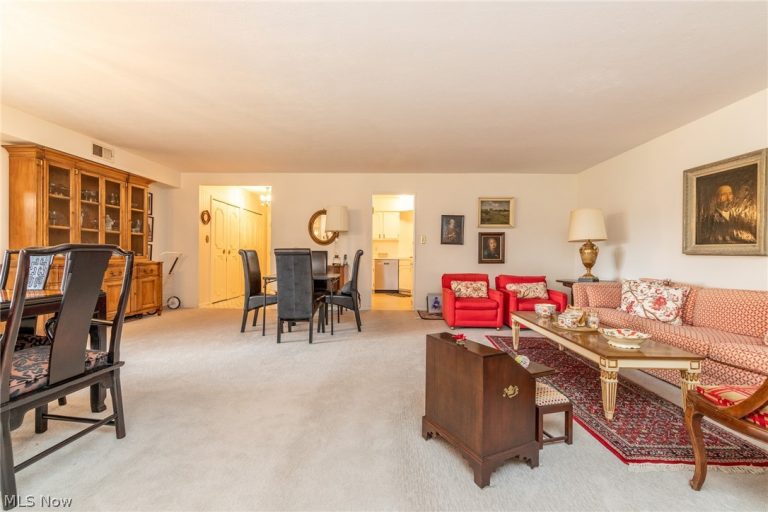 2202 Acacia Park Drive #2317, Lyndhurst, OH - Photo 3