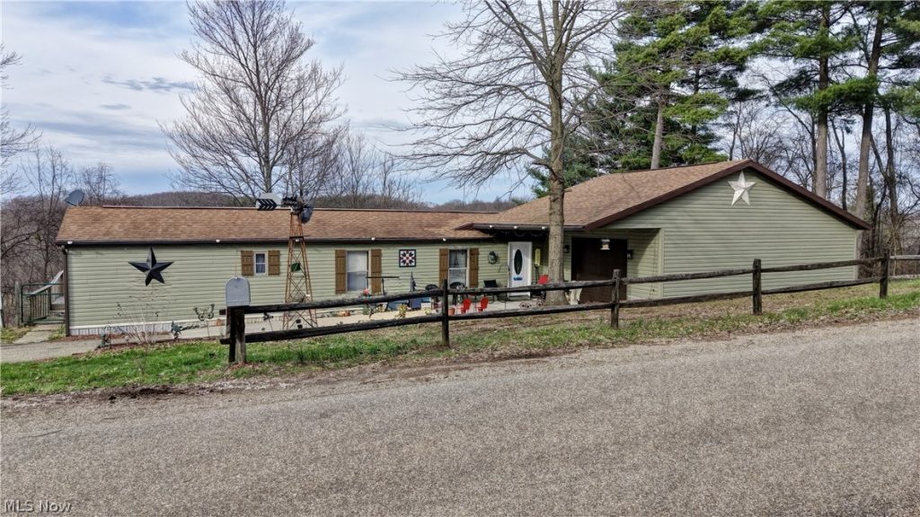 5931 Beagle Club Road, Newcomerstown, OH
