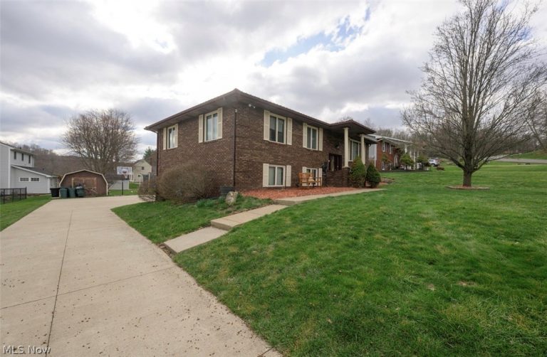 5326 Hillsboro Avenue, Canton, OH - Photo 2