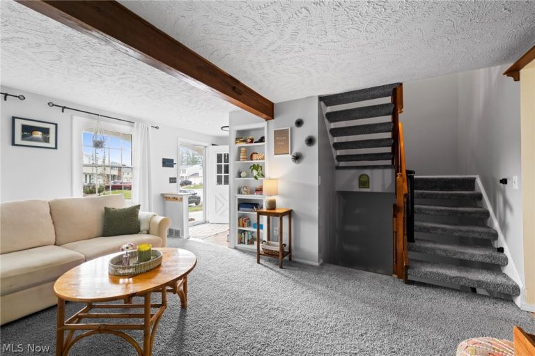 7403 Chestnut Commons Drive, Mentor, OH - Photo 4