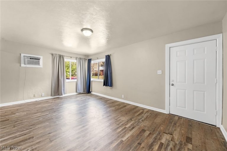 910 Ardella Avenue, Akron, OH - Photo 3