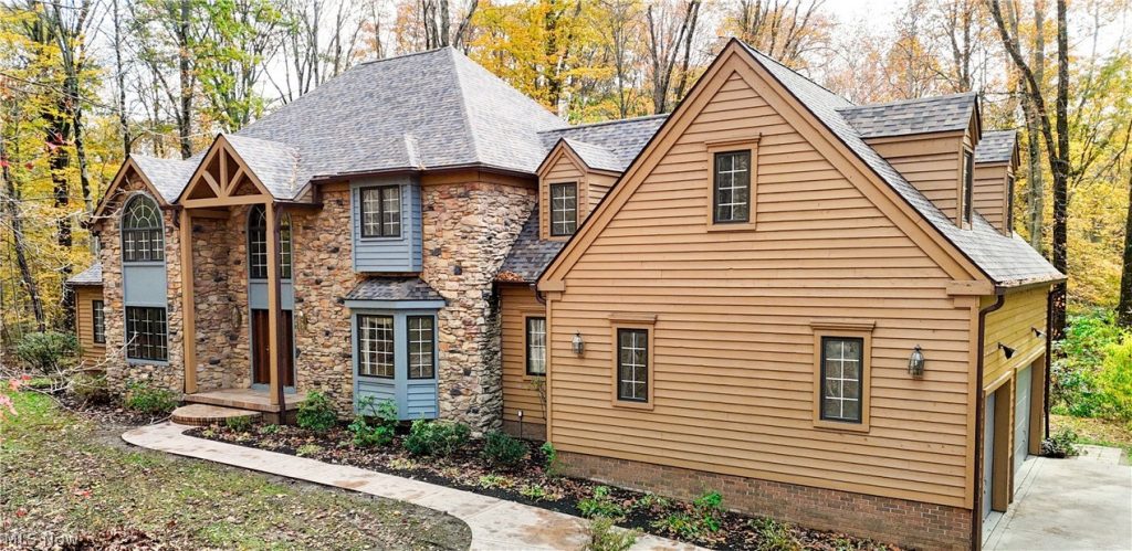 8215 Whispering Pines Drive, Novelty, OH