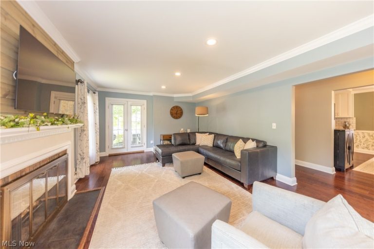 18707 Scottsdale Boulevard, Shaker Heights, OH - Photo 3