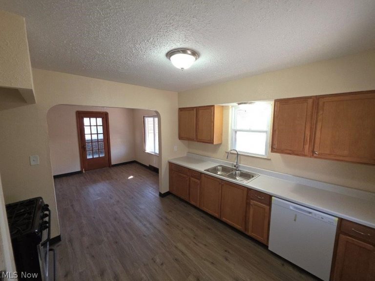 4262 62nd Street, Cleveland, OH - Photo 8