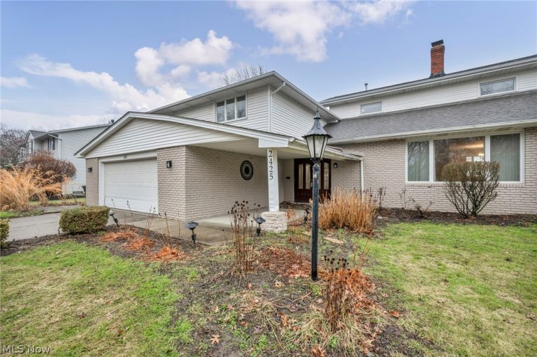 2425 Brian Drive, Beachwood, OH - Photo 3