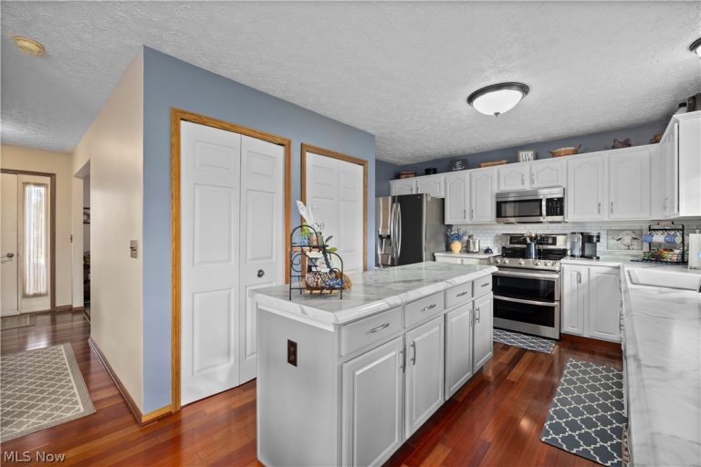 602 Still Water Boulevard, Elyria, OH - Photo 6