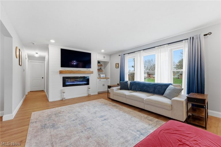 3335 Meadowwood Street, Massillon, OH - Photo 8