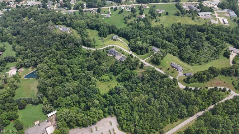 10 Bella Vista Drive, Vienna, WV - Photo 2