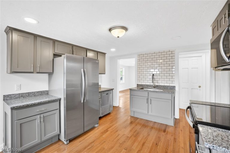 744 Wooster Street, Canal Fulton, OH - Photo 6