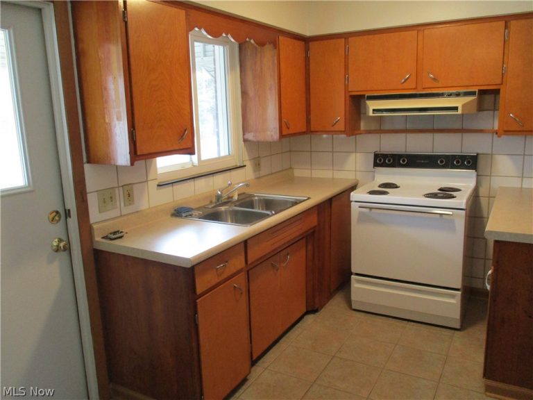 2940 6th Street #4, Cuyahoga Falls, OH - Photo 5