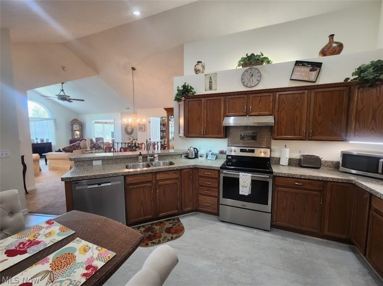 5227 Redford Drive, Brunswick, OH - Photo 4