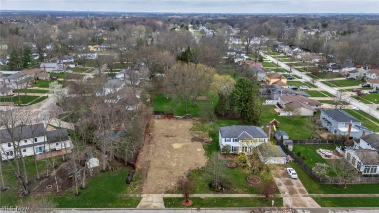 20792 Sandalwood Lane, Strongsville, OH - Photo 6