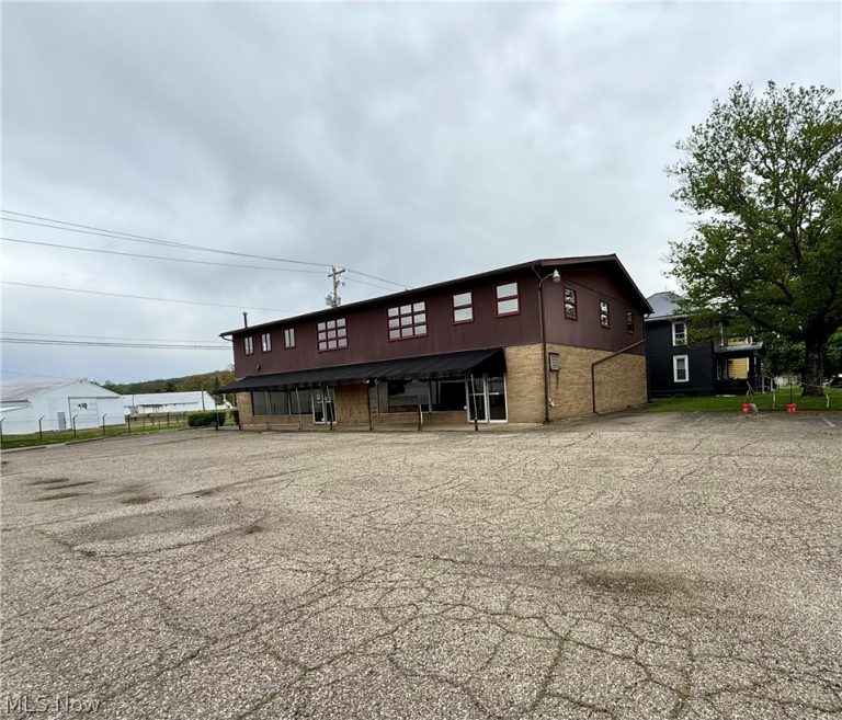 805 Denman Avenue, Coshocton, OH - Photo 2