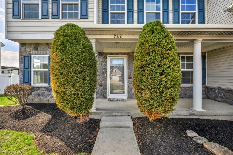 7312 Warblers Lane, North Ridgeville, OH - Photo 2