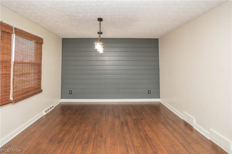 10288 Hunting Hills Avenue, Hartville, OH - Photo 4