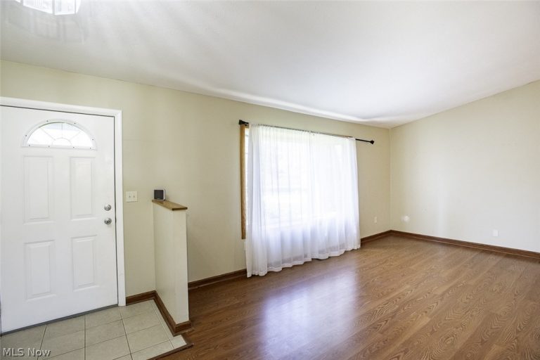 18267 Walnut Drive, Strongsville, OH - Photo 4