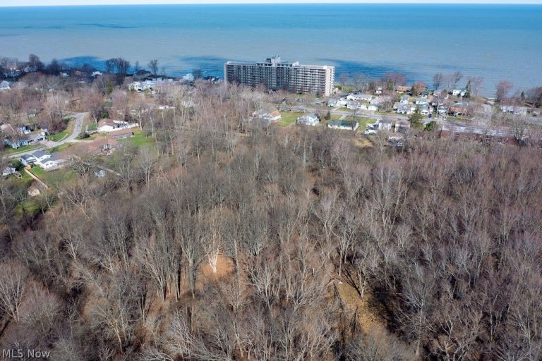 Woodruff Drive, Sheffield Lake, OH - Photo 6