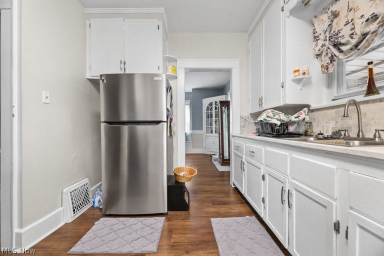 2144 Ridgewood Avenue, Alliance, OH - Photo 6