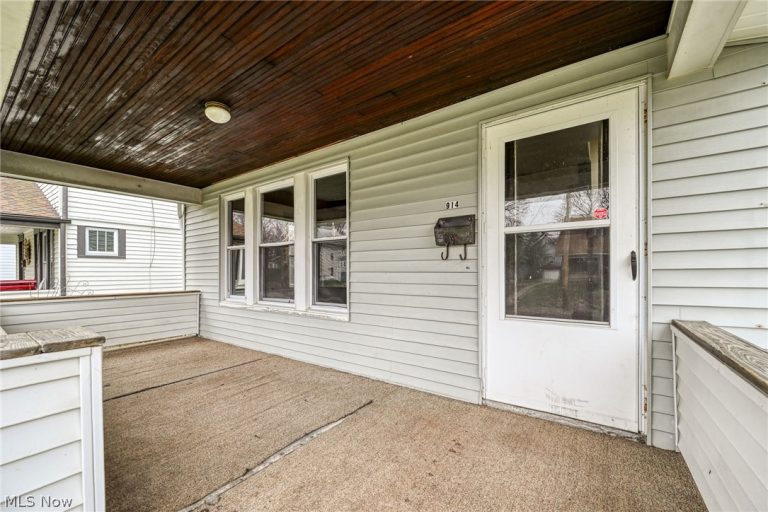 914 Delia Avenue, Akron, OH - Photo 2