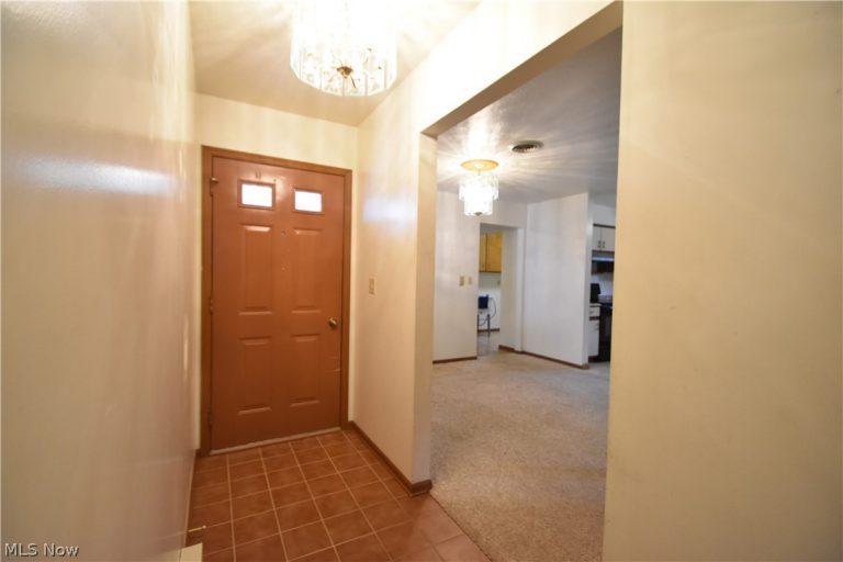 7568 Huntington Drive, Boardman, OH - Photo 4