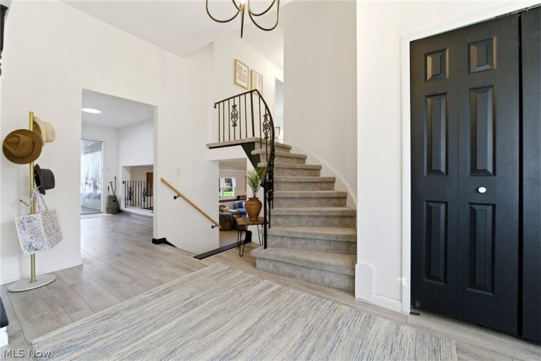 25726 Hidden Acres Drive, Westlake, OH - Photo 2