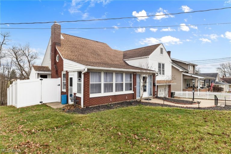 211 Marietta Street, St Clairsville, OH - Photo 2