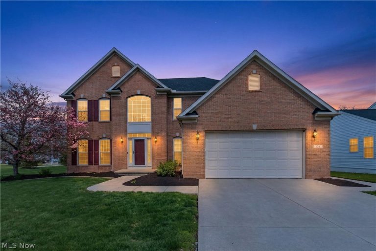 136 Stonesthrow Drive, Berea, OH - Photo 2