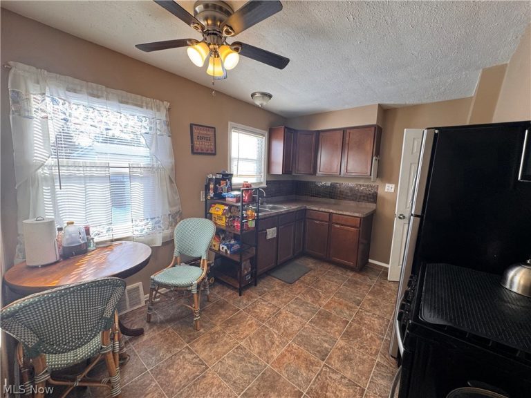 12908 York Boulevard, Garfield Heights, OH - Photo 4