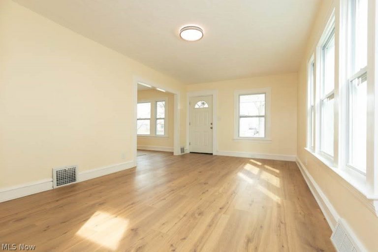 3720 Washington Park, Newburgh Heights, OH - Photo 5