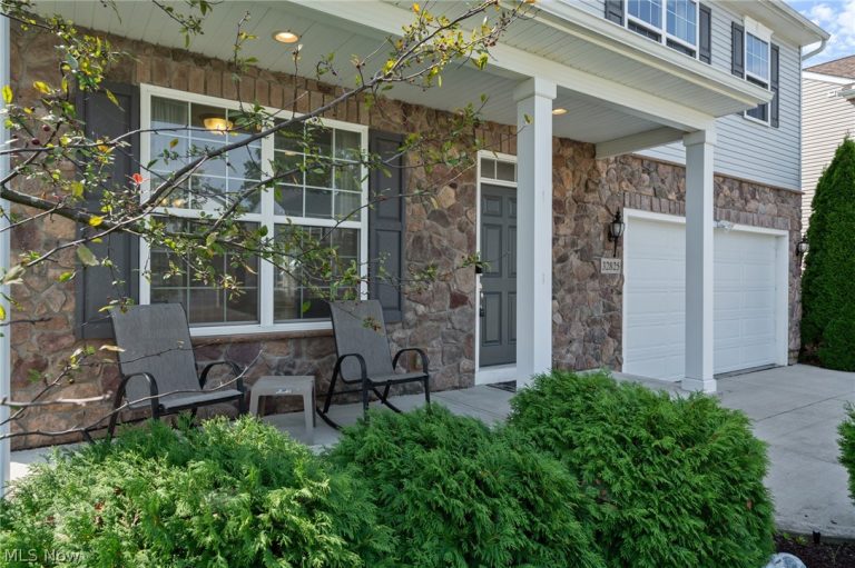32825 Rebecca Lane, Avon Lake, OH - Photo 6
