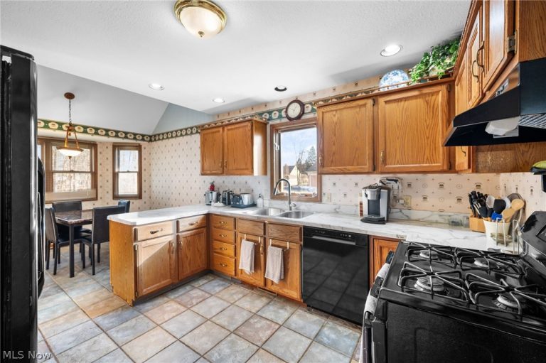 36080 Maple Drive, North Ridgeville, OH - Photo 6
