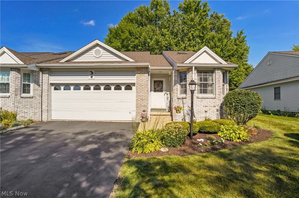17 Harneds Landing, Cortland, OH