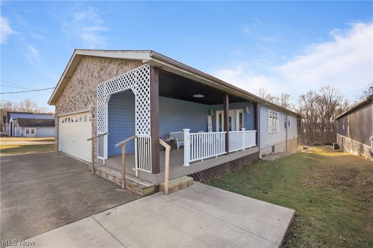 2282 Heston Drive, Lake Milton, OH - Photo 3