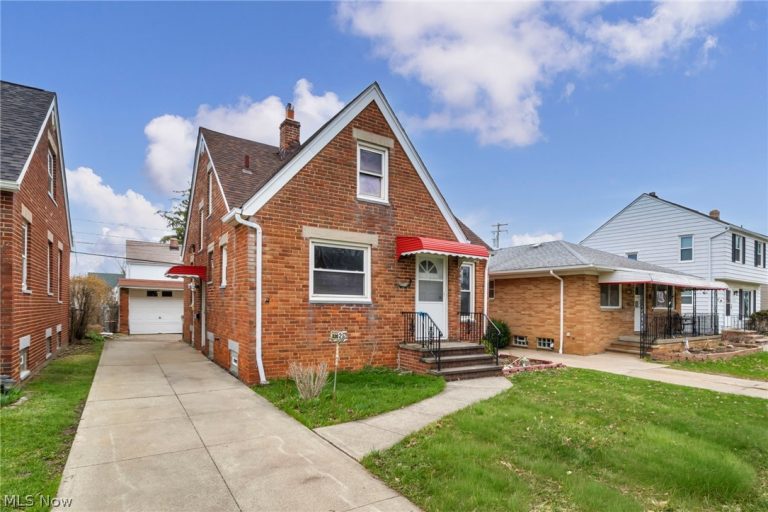 3202 Parklane Drive, Parma, OH - Photo 2