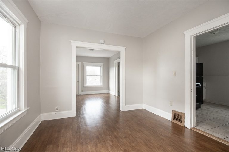 4409 Bucyrus Avenue, Cleveland, OH - Photo 4